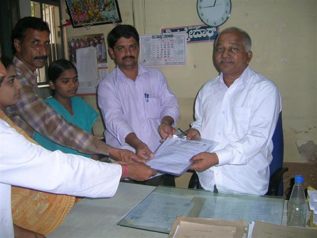 HJS members submitting a representation to the Tehsildar of Bhadravati